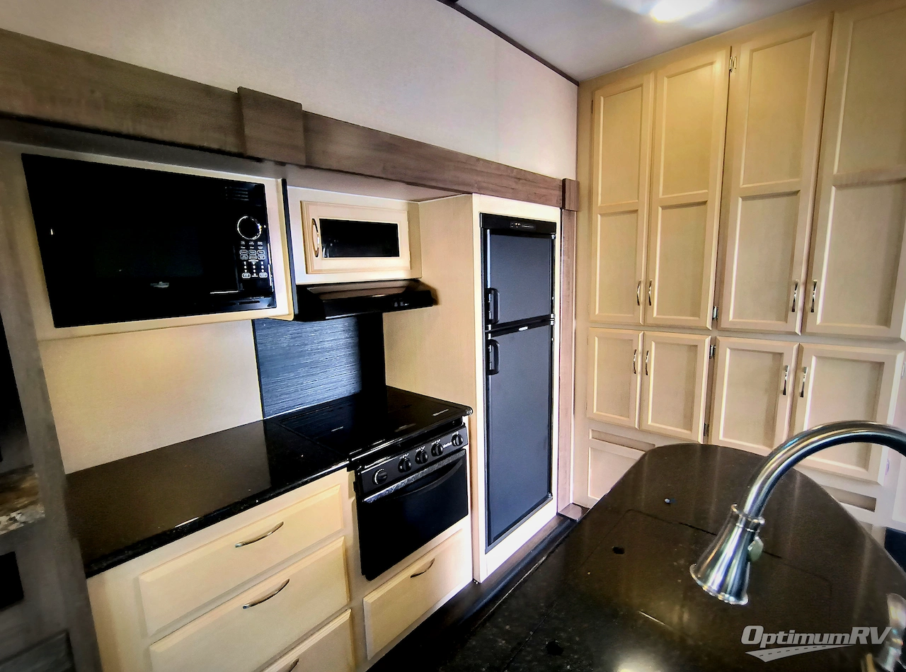 2019 Winnebago Towables Minnie Plus 27RLTS Photo 10