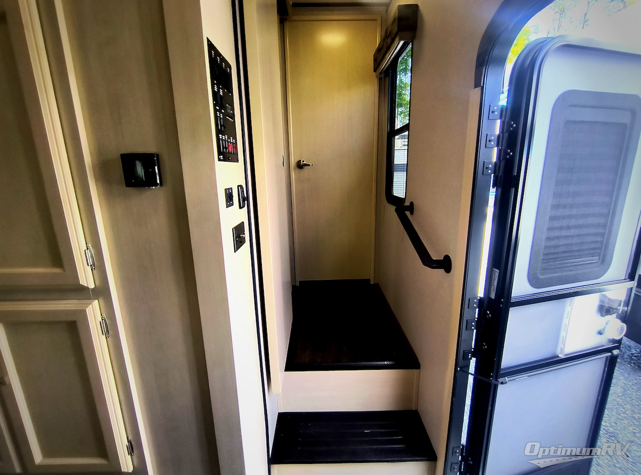 2019 Winnebago Towables Minnie Plus 27RLTS Photo 11