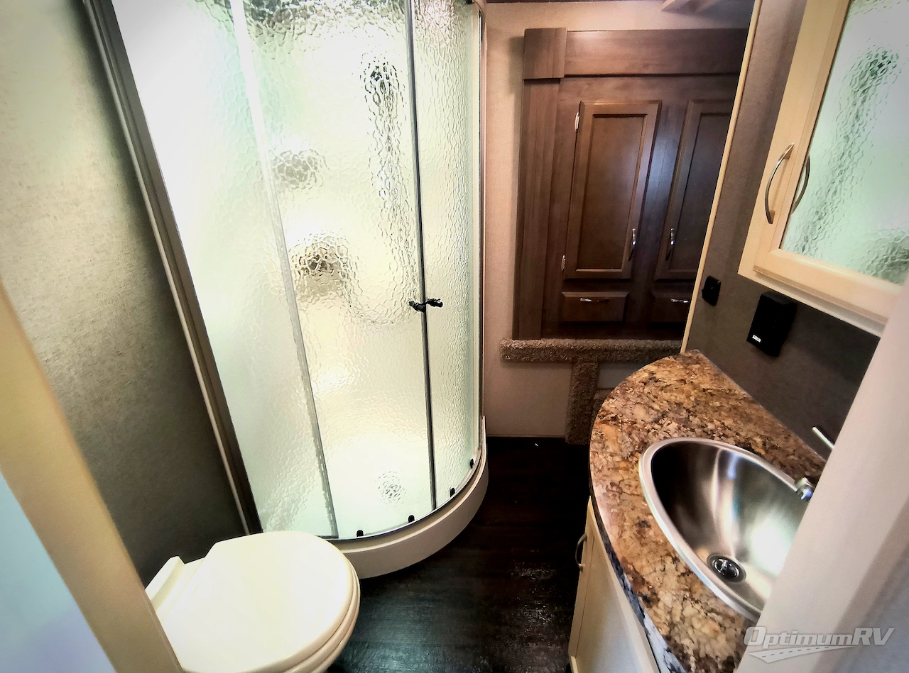 2019 Winnebago Towables Minnie Plus 27RLTS Photo 12