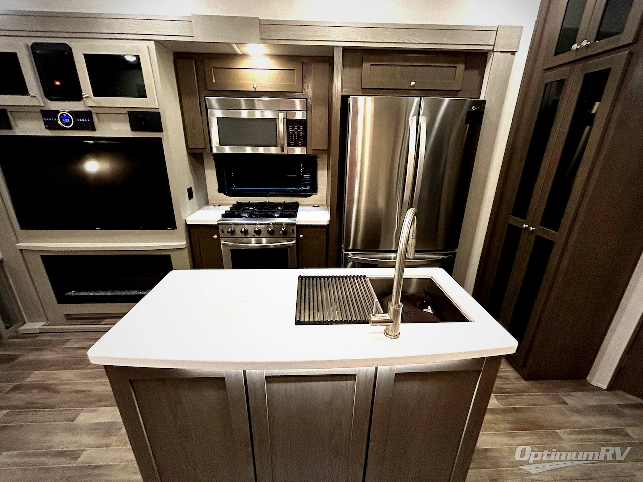 2022 Palomino Columbus 383FB Photo 6