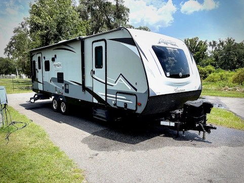 Used 2020 Coachmen Apex Ultra-Lite 279RLSS Featured Photo