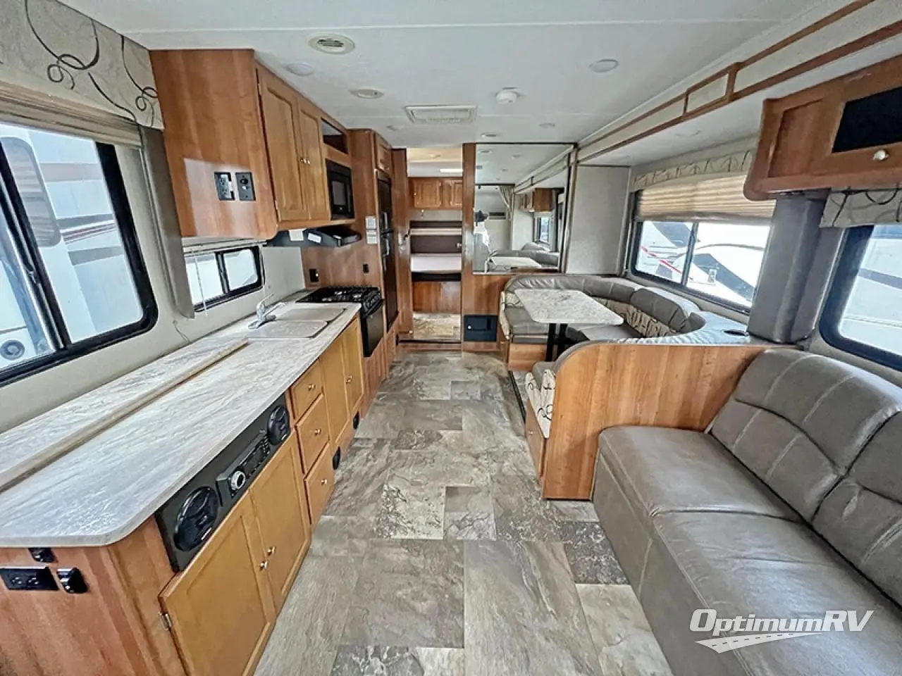 2019 Coachmen Leprechaun 319MB Ford 450 Photo 5