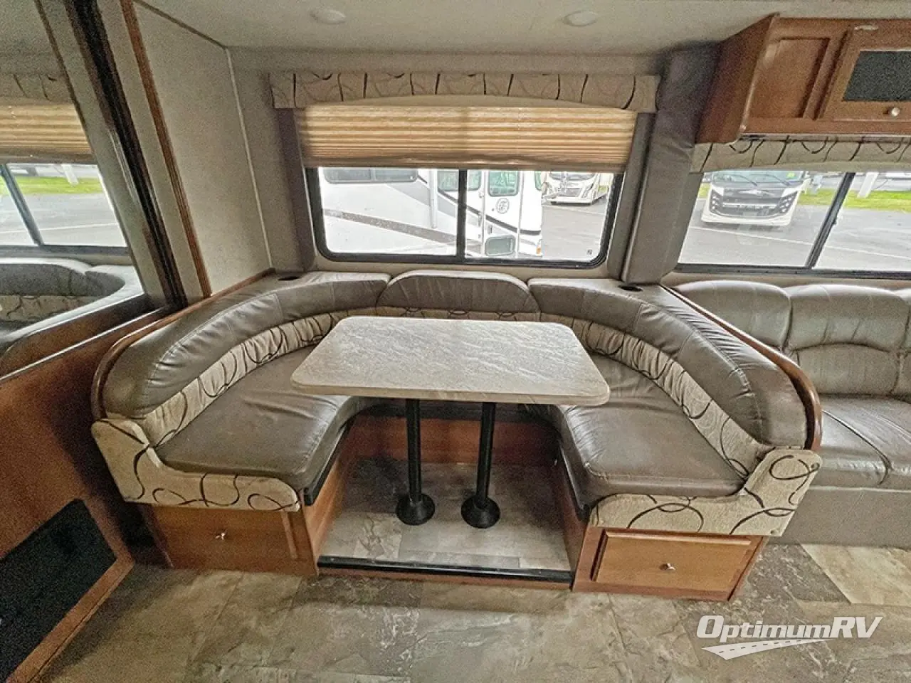 2019 Coachmen Leprechaun 319MB Ford 450 Photo 9