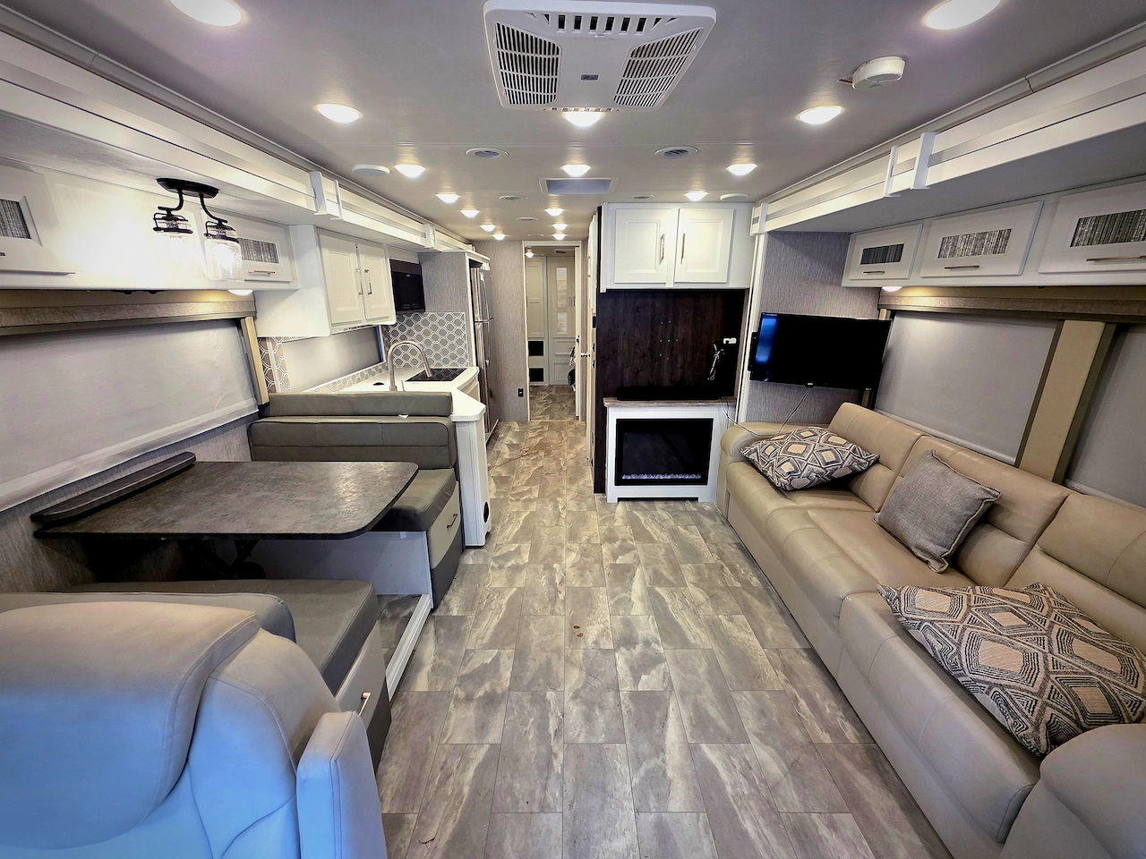 2021 Coachmen Sportscoach SRS 354QS Photo 5