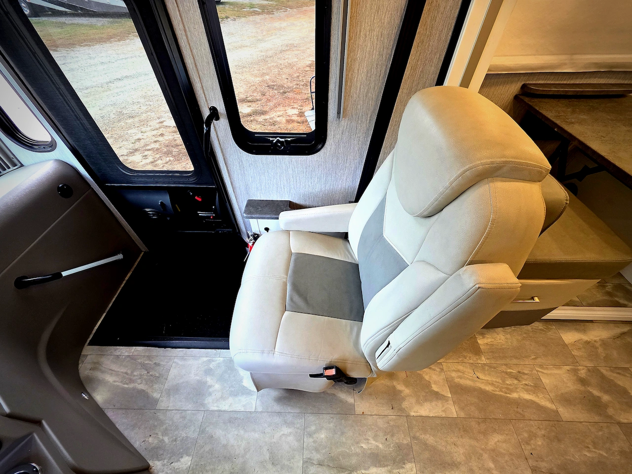 2021 Coachmen Sportscoach SRS 354QS Photo 8