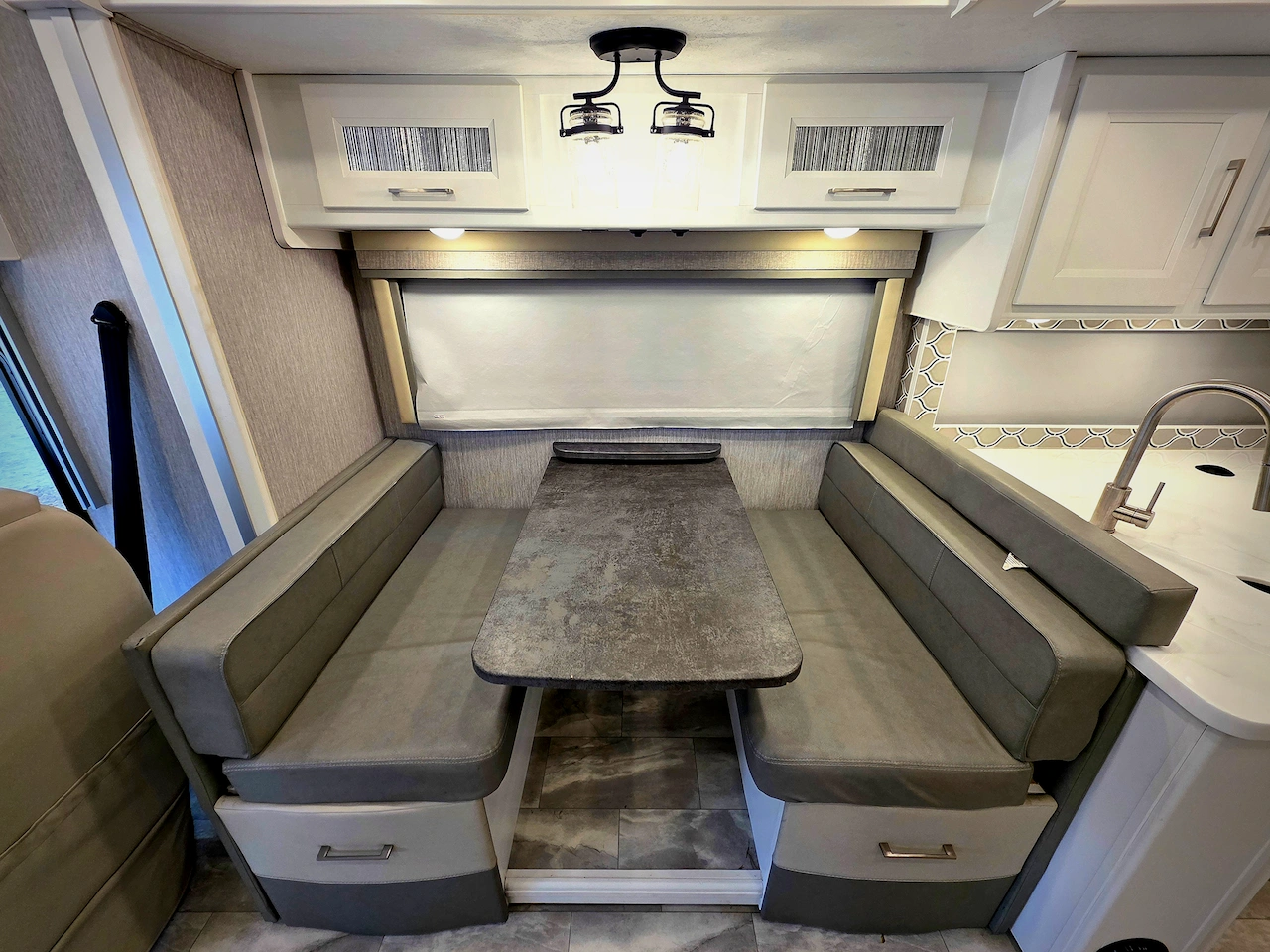 2021 Coachmen Sportscoach SRS 354QS Photo 9
