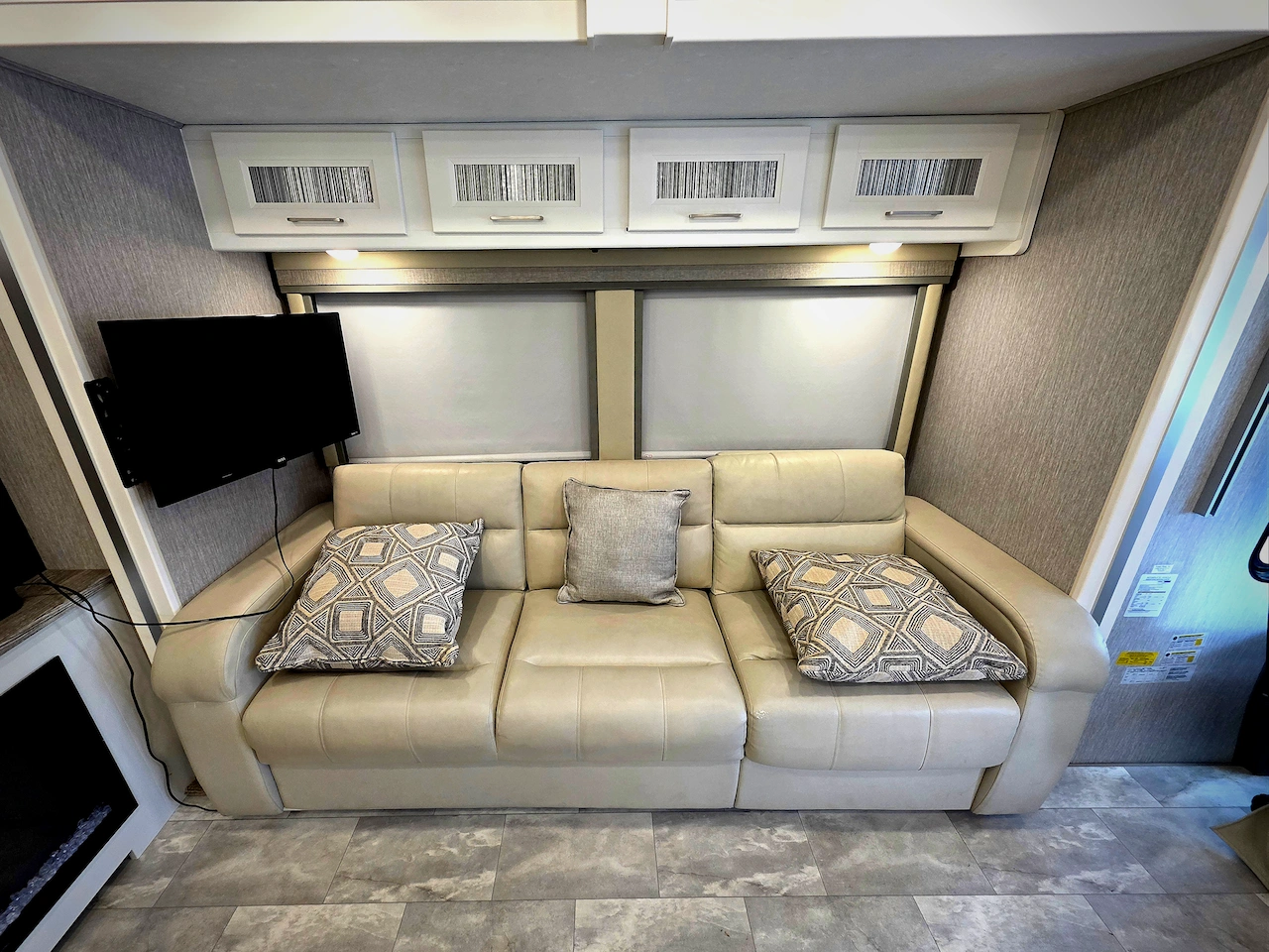2021 Coachmen Sportscoach SRS 354QS Photo 10