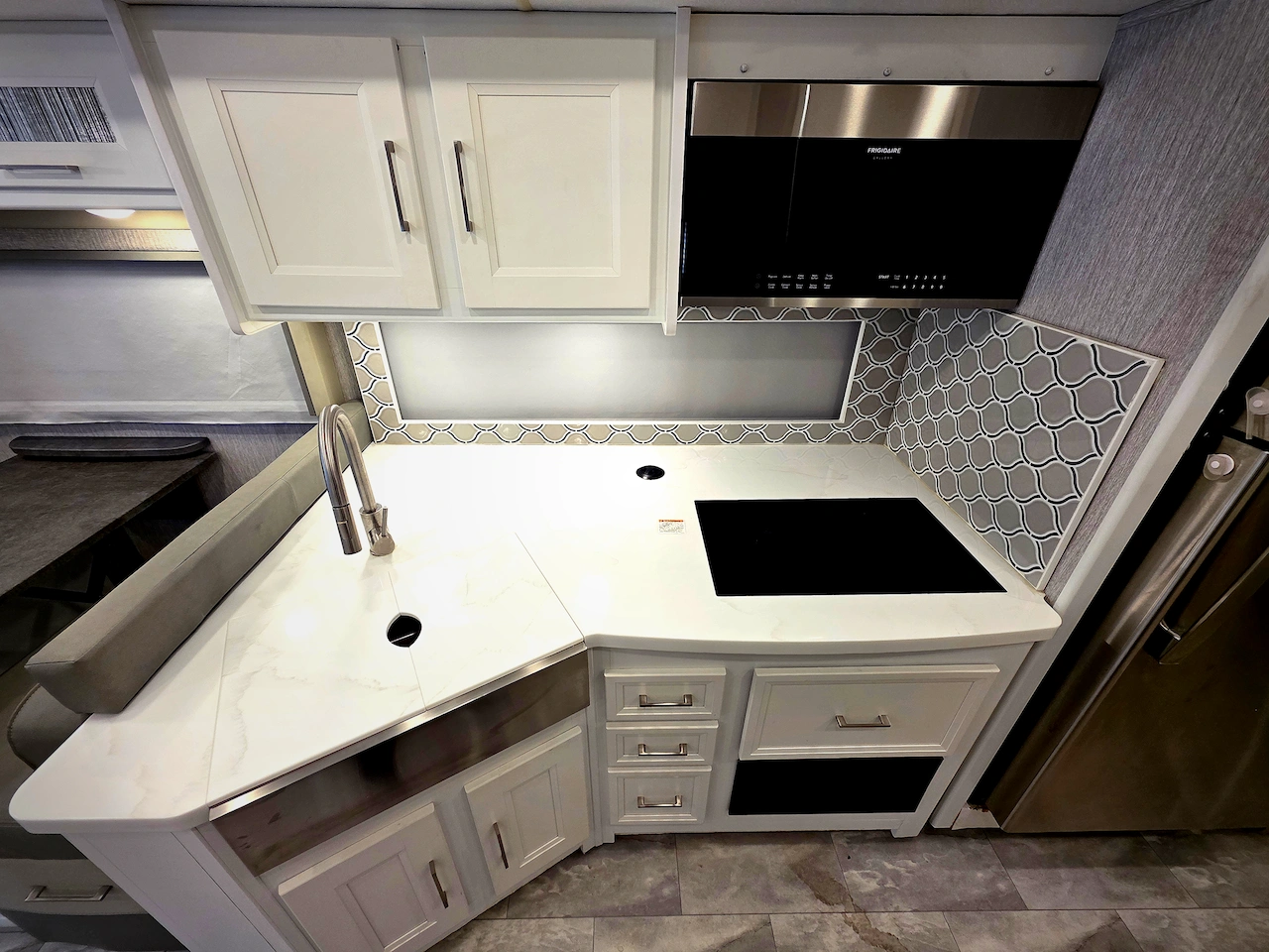 2021 Coachmen Sportscoach SRS 354QS Photo 12