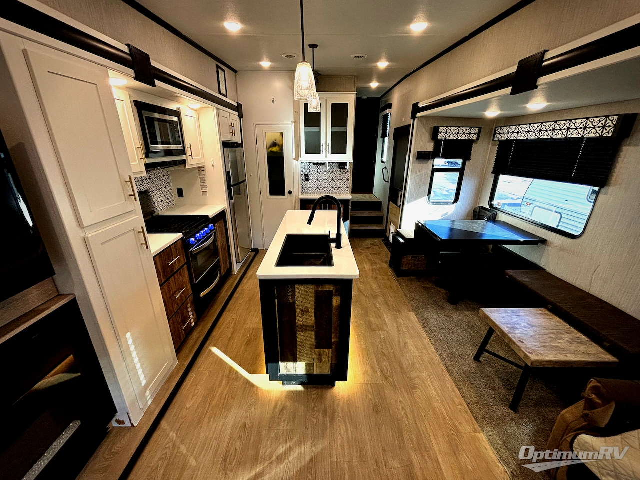 2021 Forest River Wildcat 336RLS Photo 9