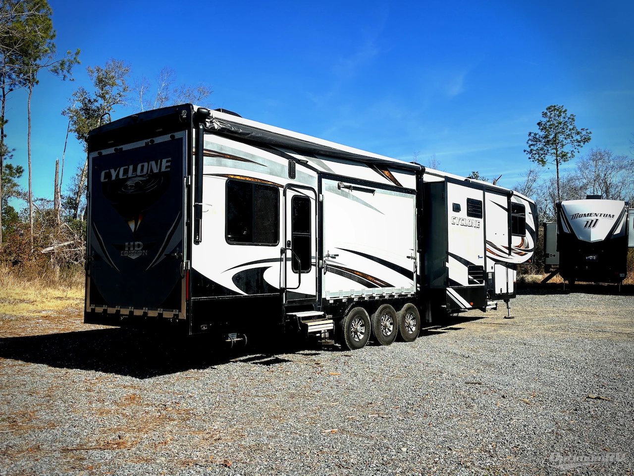 2017 Heartland Cyclone 4250 Photo 2