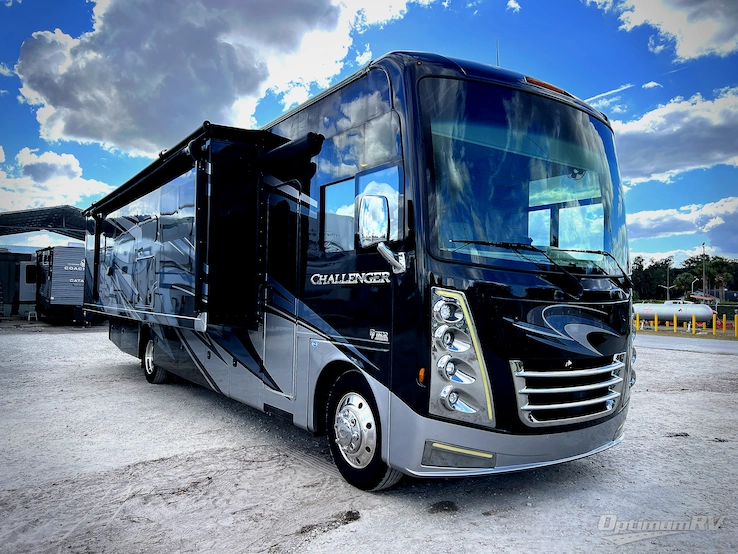 2021 Thor Challenger 35MQ RV Photo 1