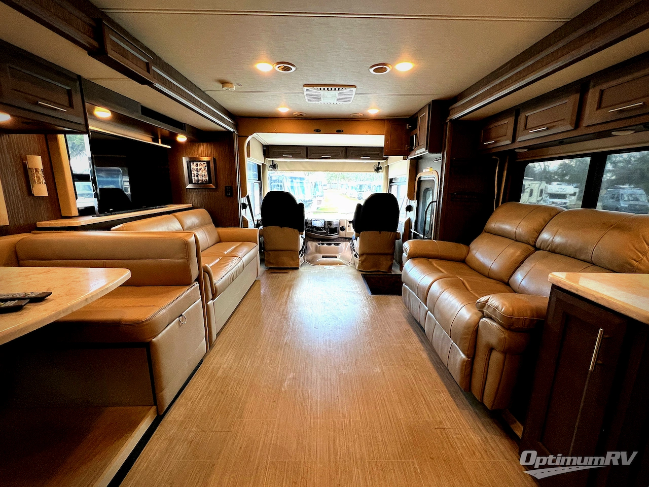 2021 Thor Challenger 35MQ Photo 5