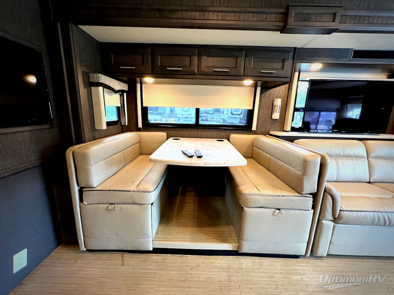 2021 Thor Challenger 35MQ Photo 11