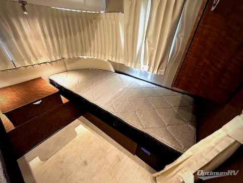 2025 Airstream Flying Cloud 25FB Twin RV Photo 3