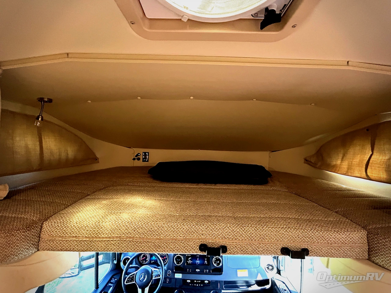 2023 Winnebago Navion 24D Photo 11