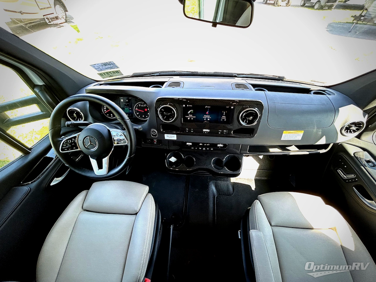 2023 Winnebago Navion 24D Photo 8