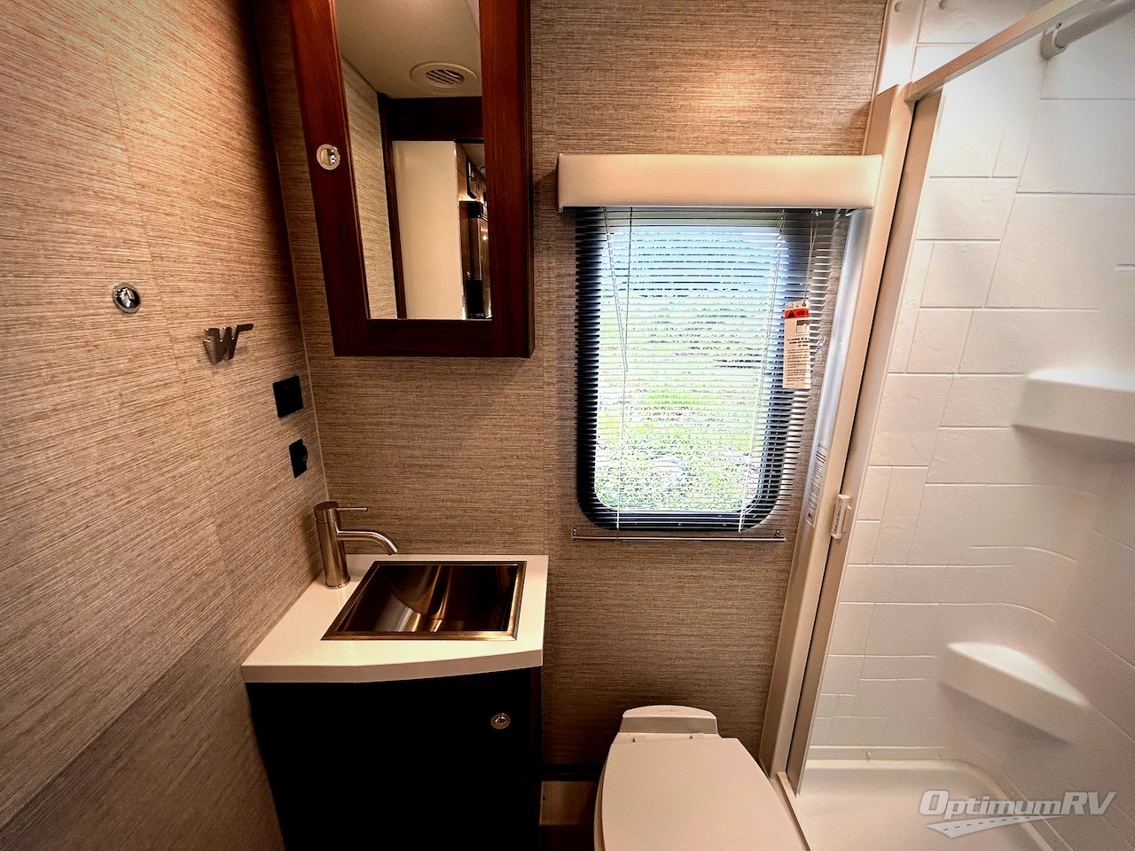 2023 Winnebago Navion 24D Photo 16
