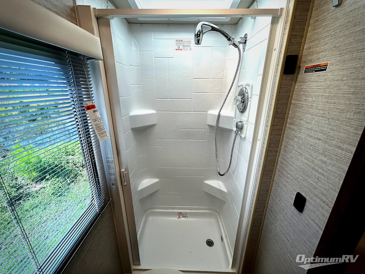 2023 Winnebago Navion 24D Photo 17