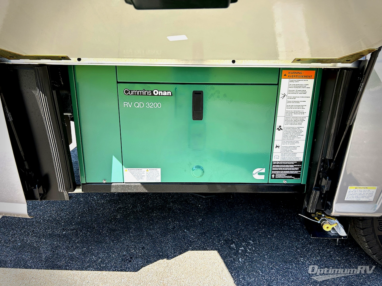2023 Winnebago Navion 24D Photo 18
