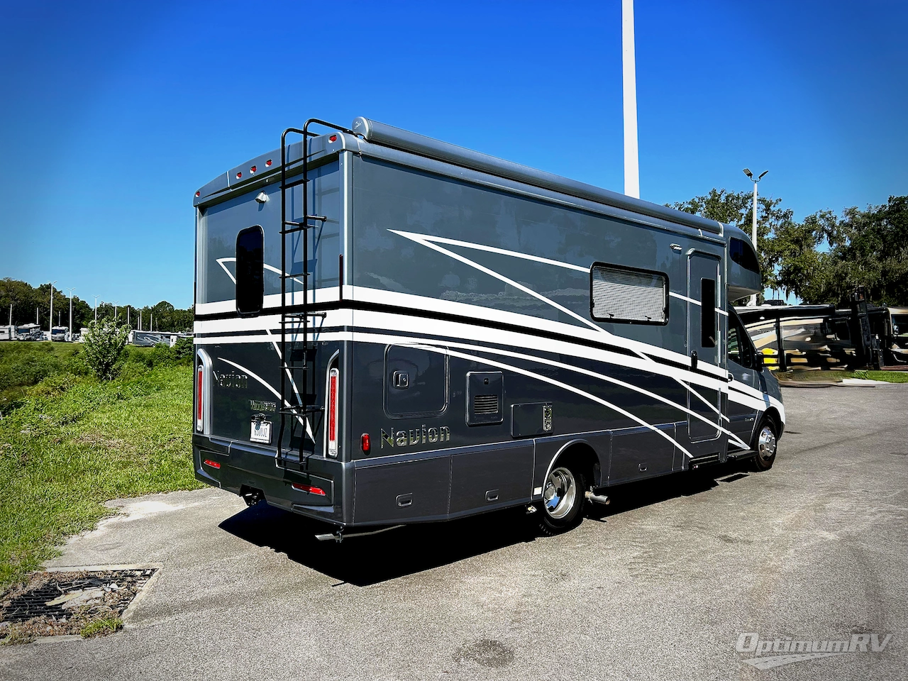 2023 Winnebago Navion 24D Photo 2