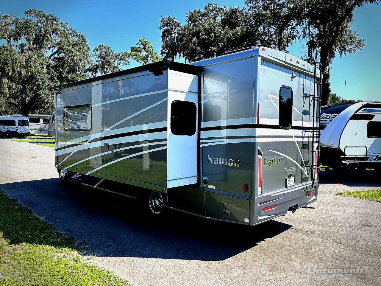 2023 Winnebago Navion 24D Photo 3