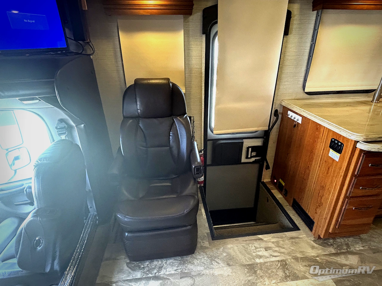 2017 Jayco Seneca 37FS Photo 10