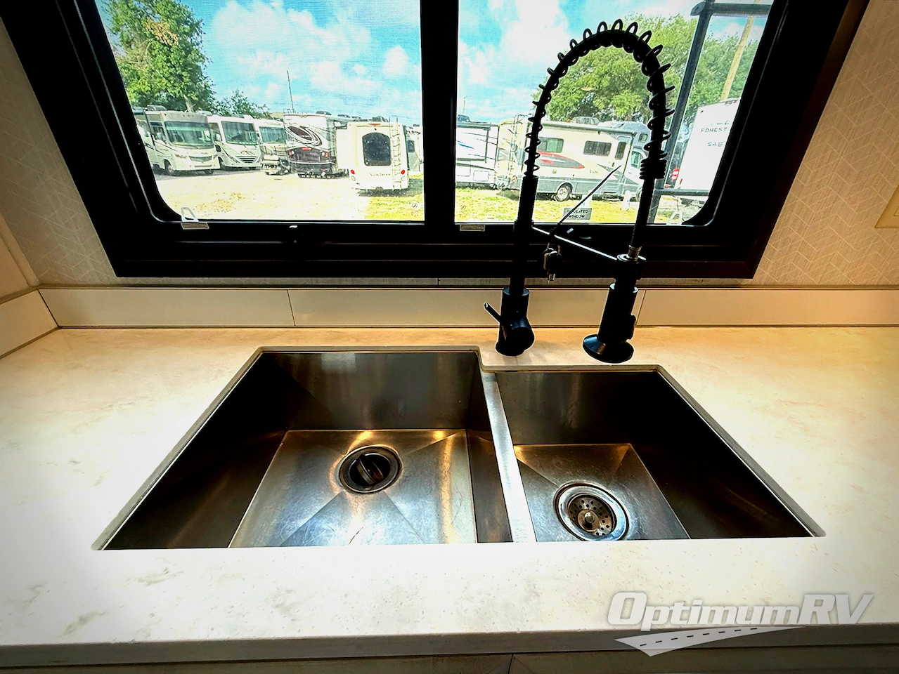 2021 DRV Luxury Suites Mobile Suites 41 RKDB Photo 6