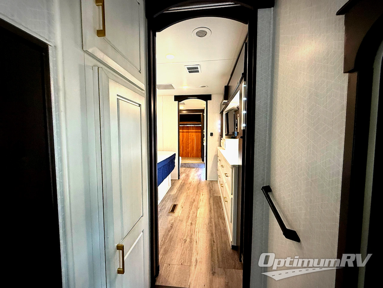 2021 DRV Luxury Suites Mobile Suites 41 RKDB Photo 18
