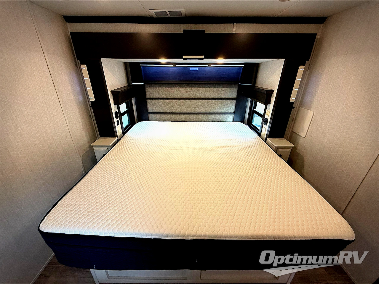 2021 DRV Luxury Suites Mobile Suites 41 RKDB Photo 20