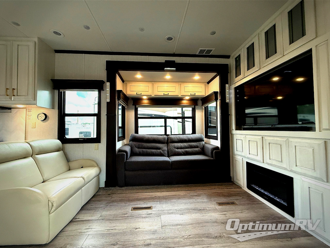 2021 DRV Luxury Suites Mobile Suites 41 RKDB Photo 10