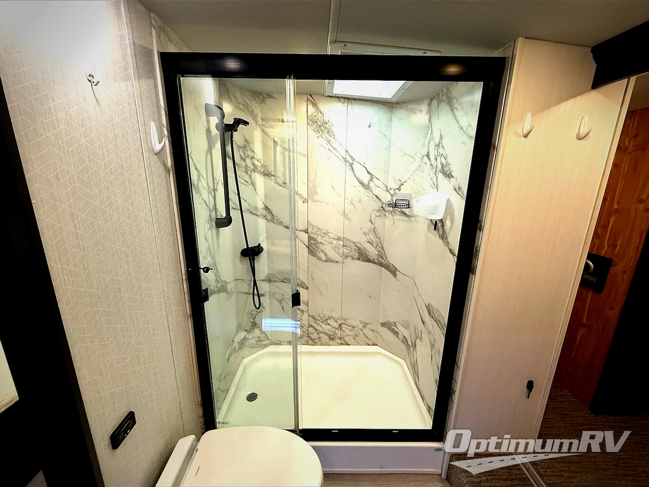 2021 DRV Luxury Suites Mobile Suites 41 RKDB Photo 23