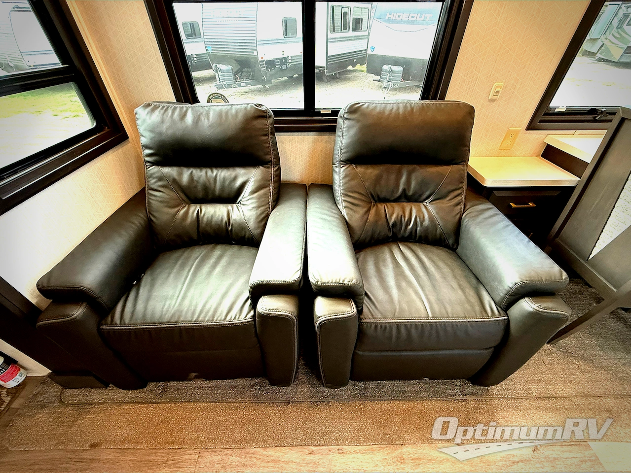 2021 DRV Luxury Suites Mobile Suites 41 RKDB Photo 15