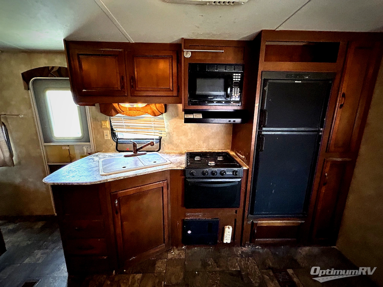 2013 Coachmen Catalina Deluxe Edition 32BHDS Photo 6