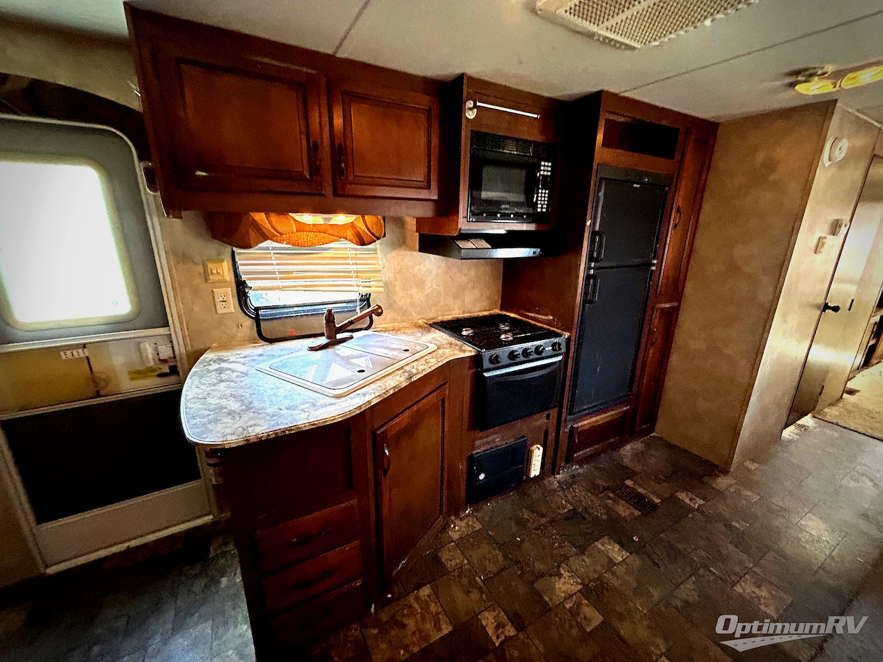 2013 Coachmen Catalina Deluxe Edition 32BHDS Photo 9
