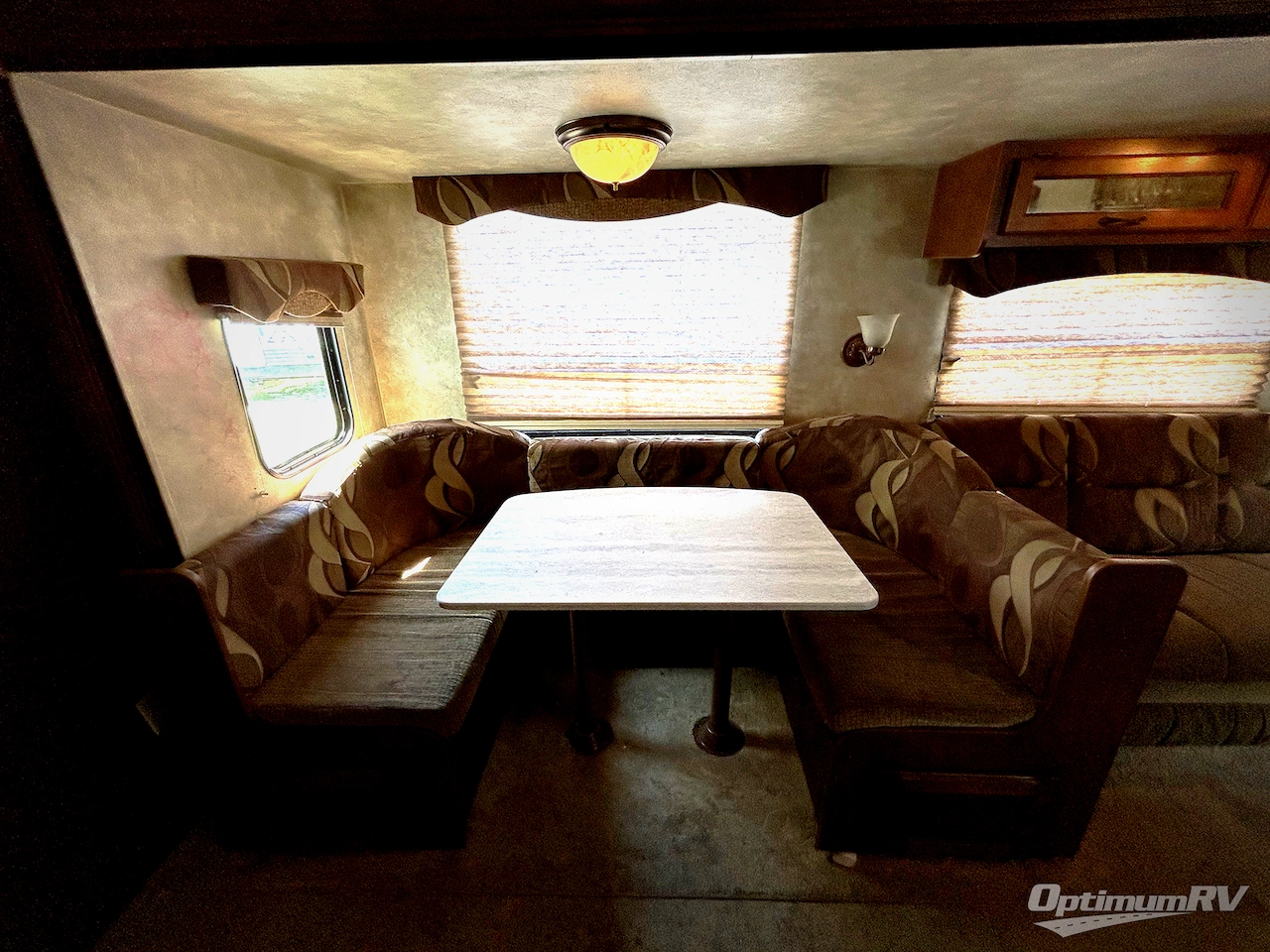 2013 Coachmen Catalina Deluxe Edition 32BHDS Photo 11