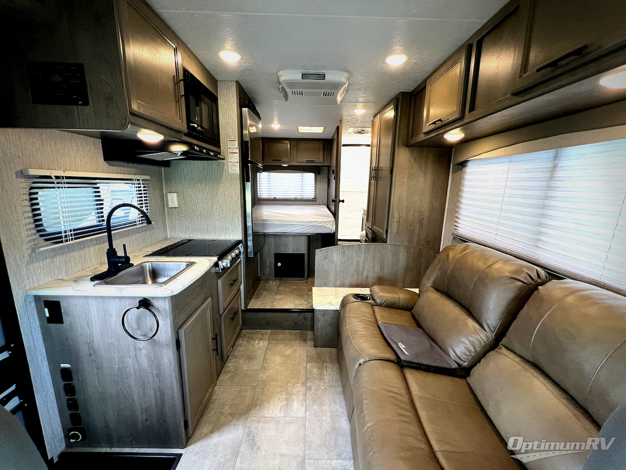 2021 Coachmen Freelander 21QB  Ford 350 Photo 4