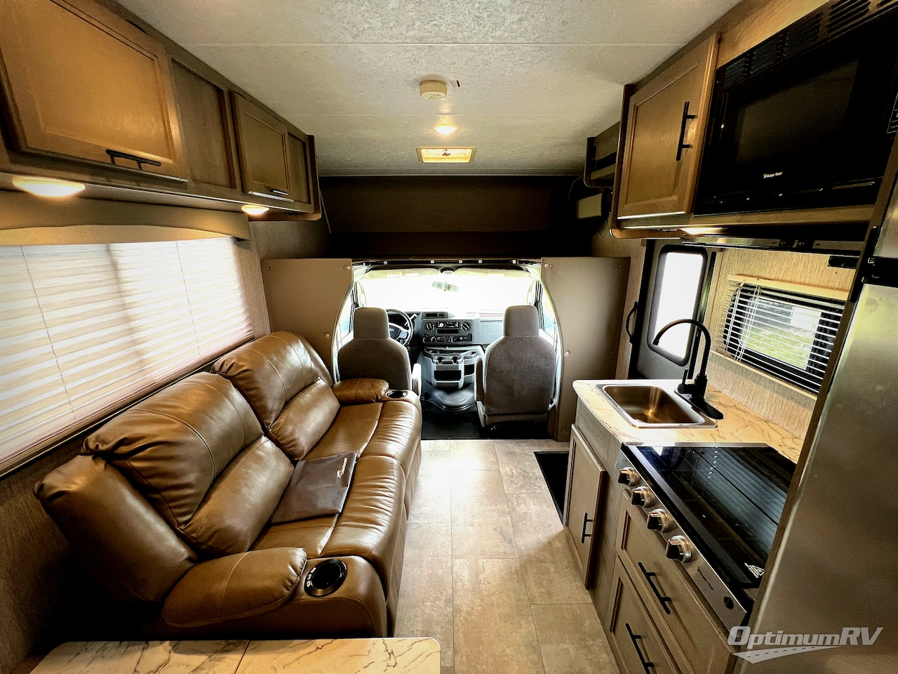 2021 Coachmen Freelander 21QB  Ford 350 Photo 5