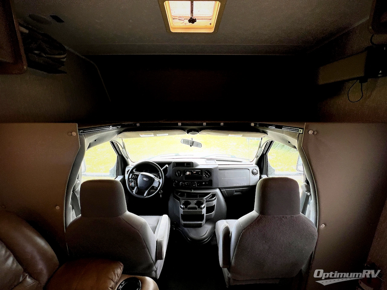 2021 Coachmen Freelander 21QB  Ford 350 Photo 6