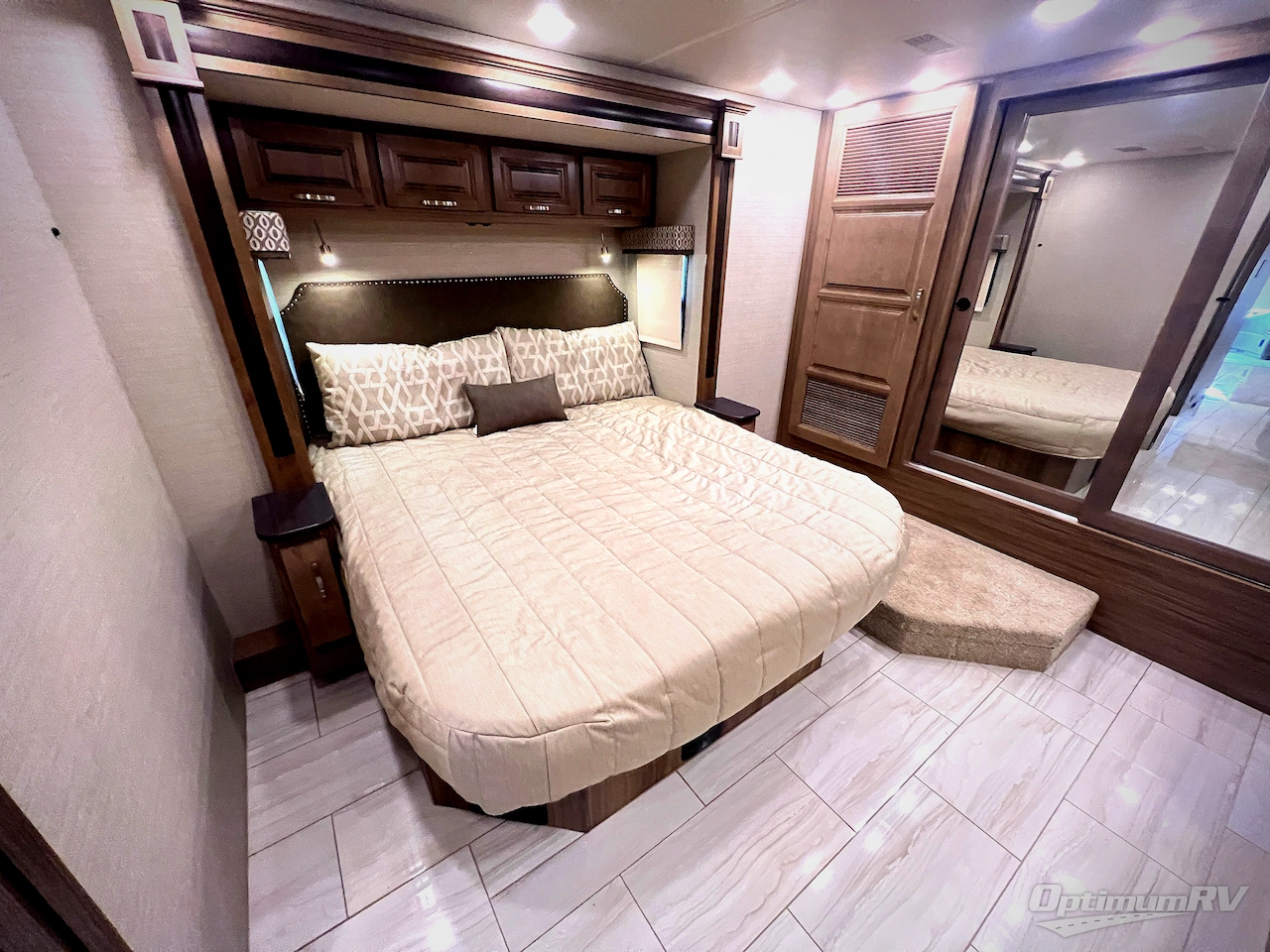 2019 Jayco Embark 37MB Photo 10