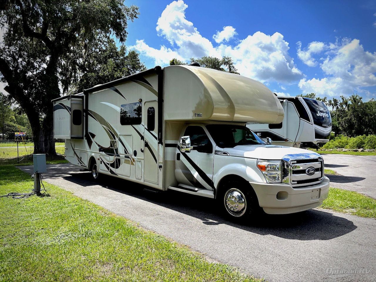 2017 Thor Chateau Super C 35SK Photo 1
