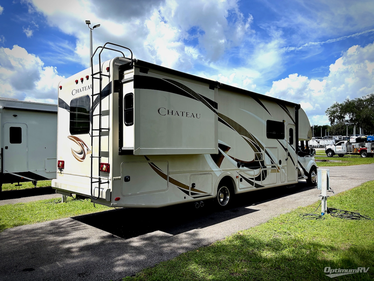2017 Thor Chateau Super C 35SK Photo 2