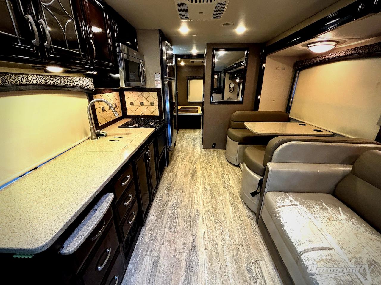 2017 Thor Chateau Super C 35SK Photo 4
