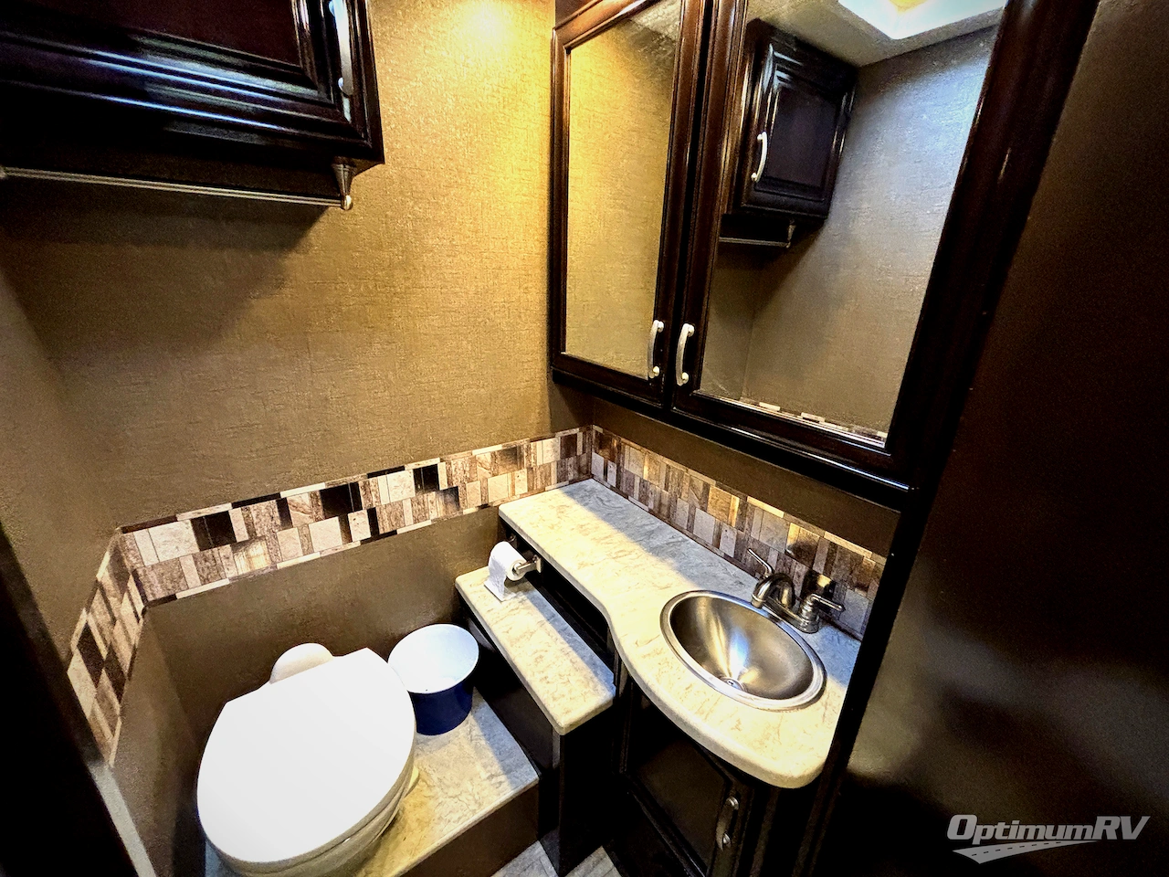 2017 Thor Chateau Super C 35SK Photo 15
