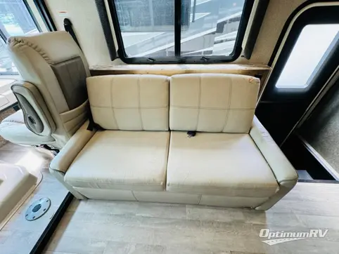 2019 Fleetwood Flair 32S RV Photo 3