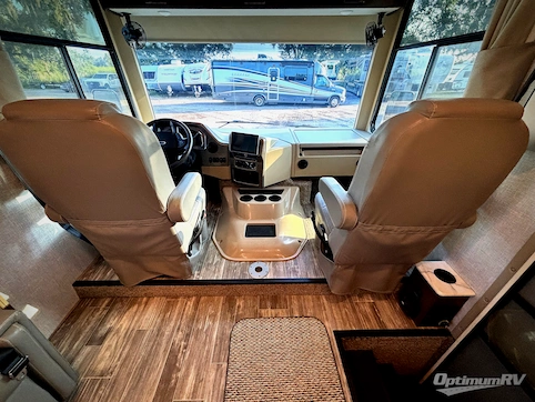 2022 Thor Hurricane 29M RV Photo 2