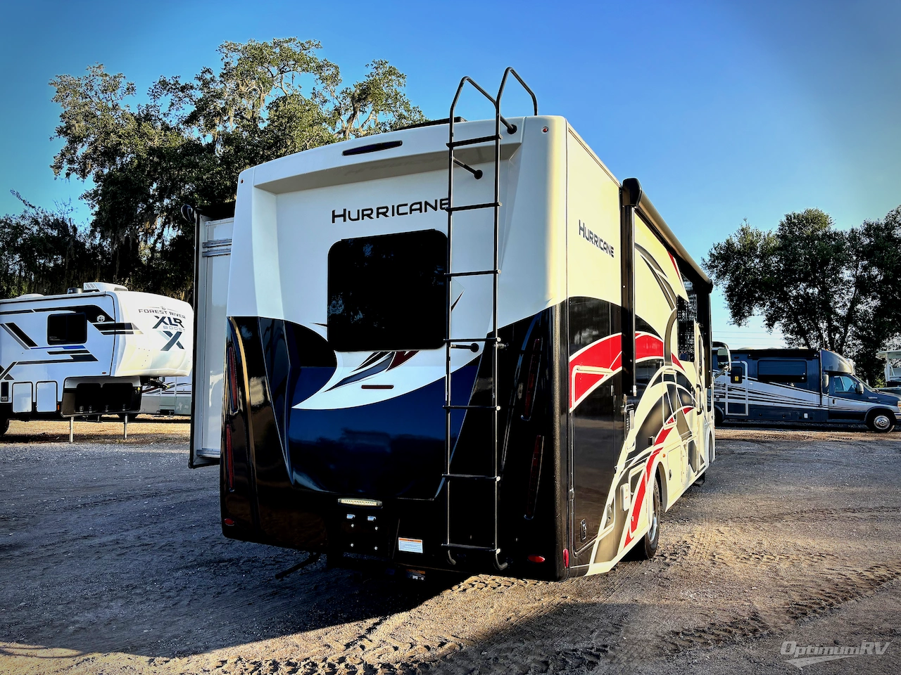 2022 Thor Hurricane 29M Photo 2