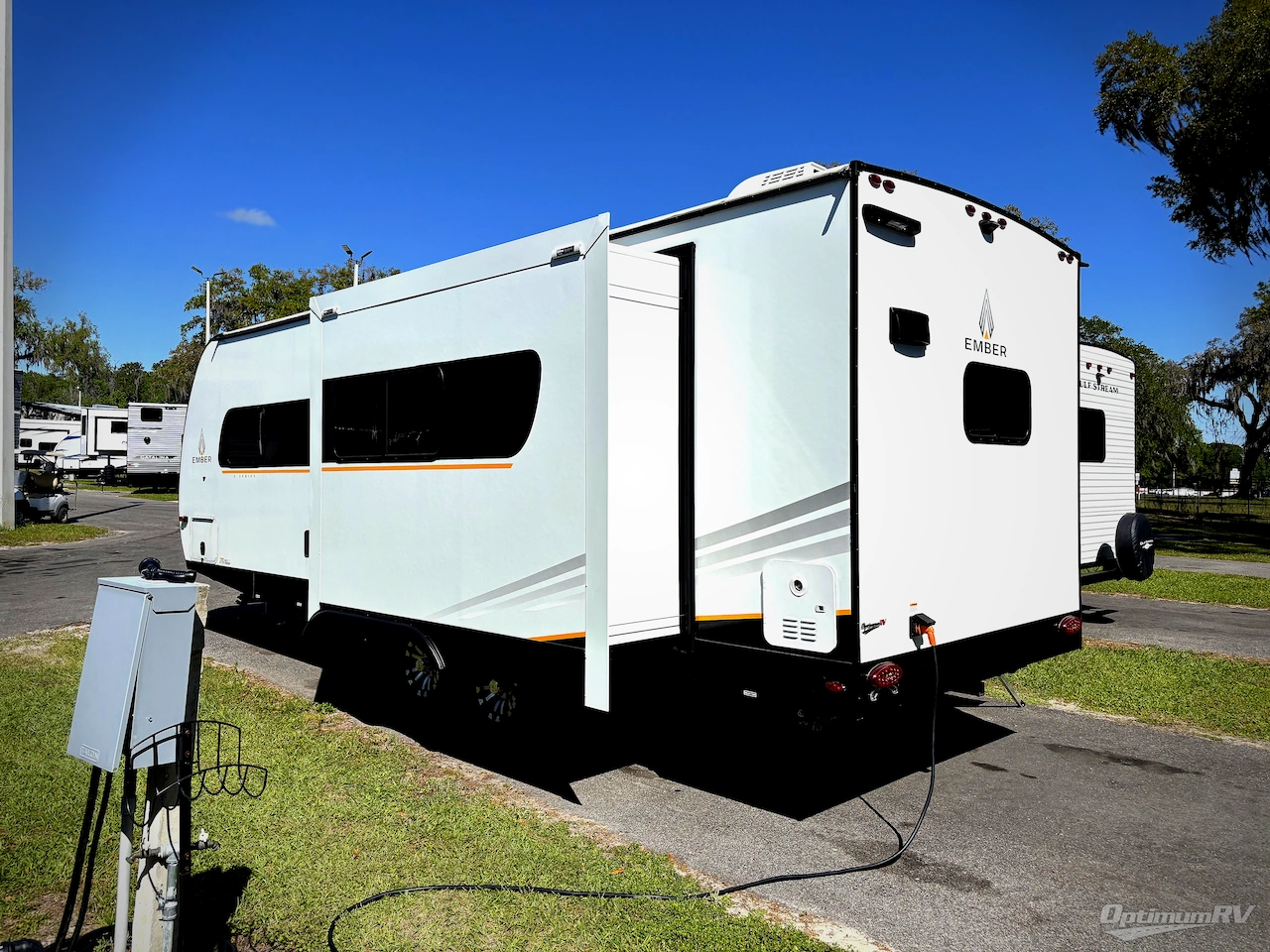 2025 Ember E-Series 24RLD Photo 3