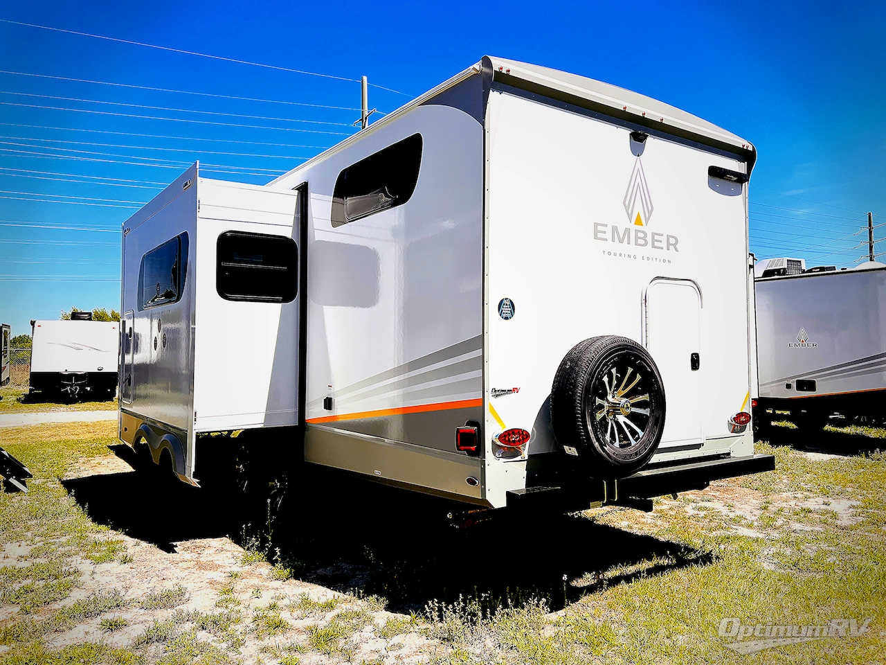 2025 Ember Touring Edition 24MSL Photo 2