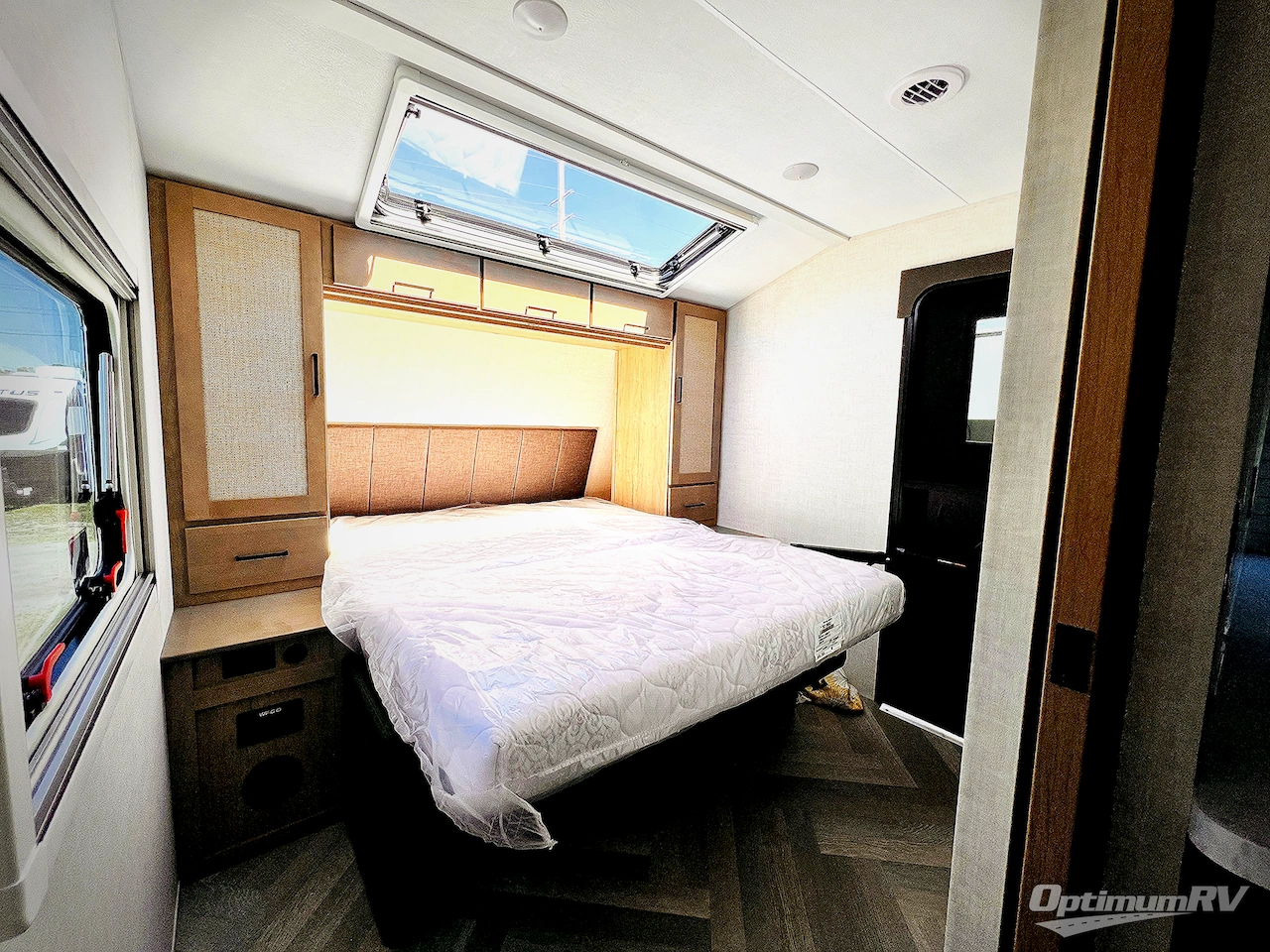 2025 Ember Touring Edition 24MSL Photo 13