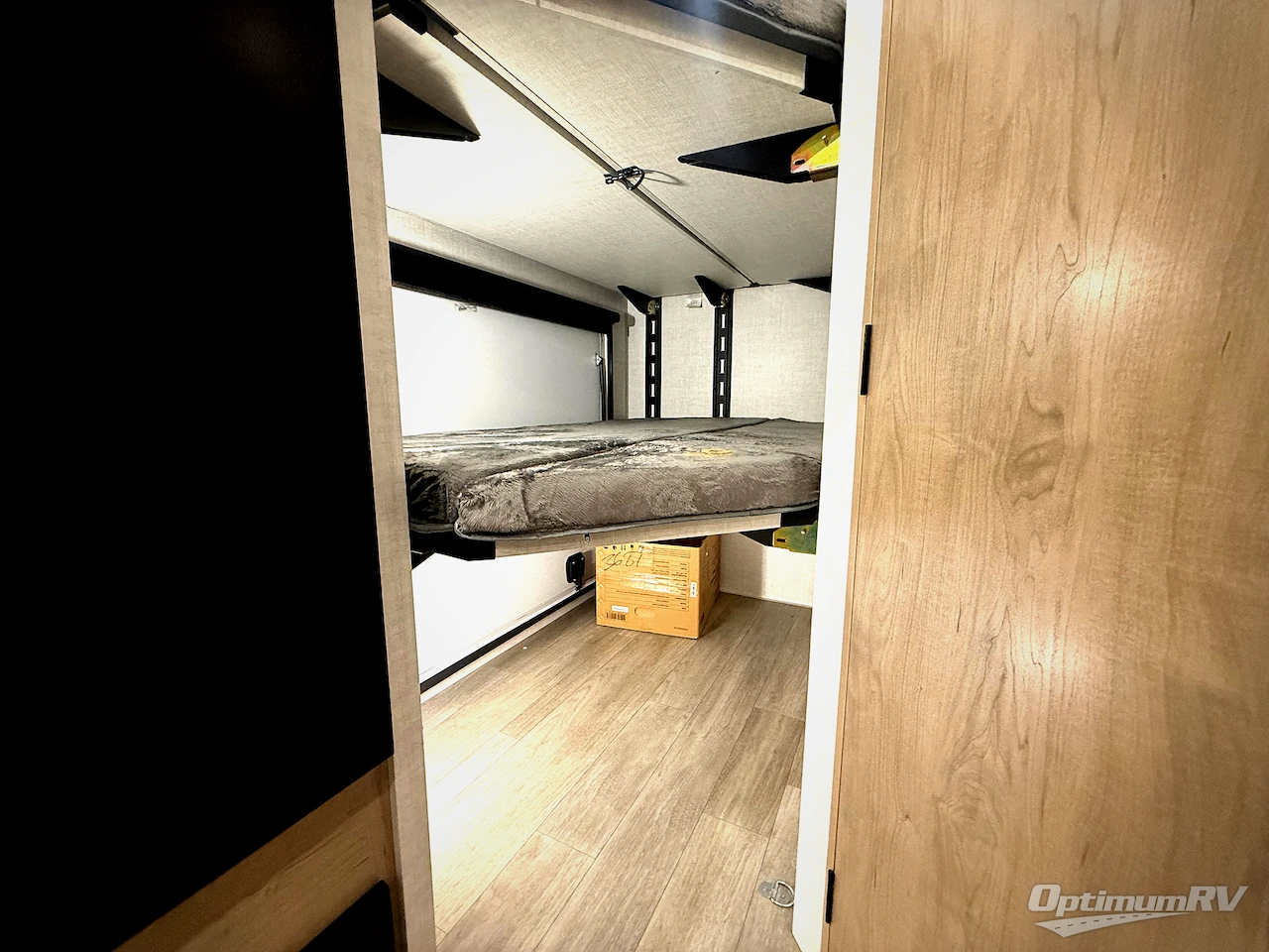 2026 Ember E-Series 19ETS Photo 18